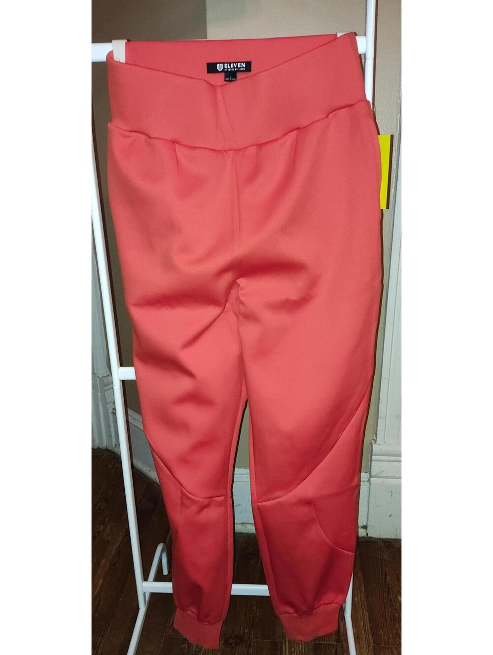 NWT Eleven Venus Williams - be an 11 Jogger - L - cherry